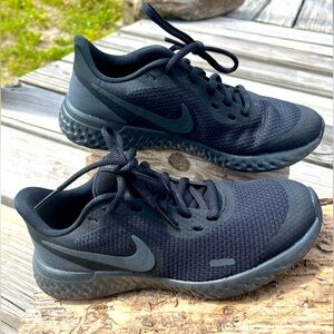 NIKE Revolution 5 Running Shoe